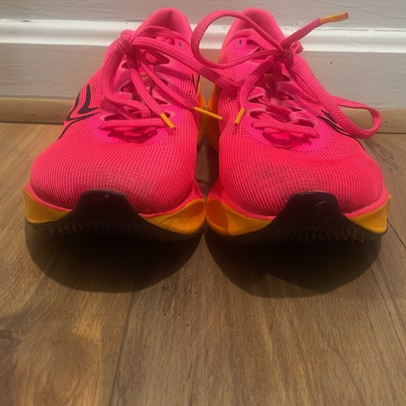 Nike Zoom Fly 5 in Hyper Pink (Size 9) - Picture 2 of 8